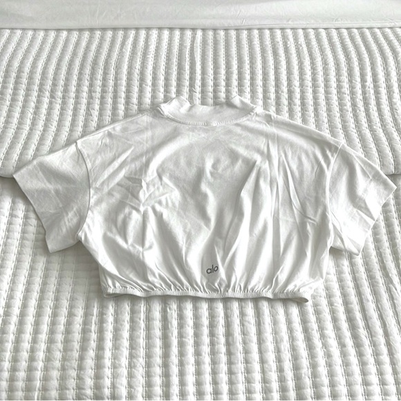 Alo Yoga kick it crop tee in white size Small - Picture 3 of 4